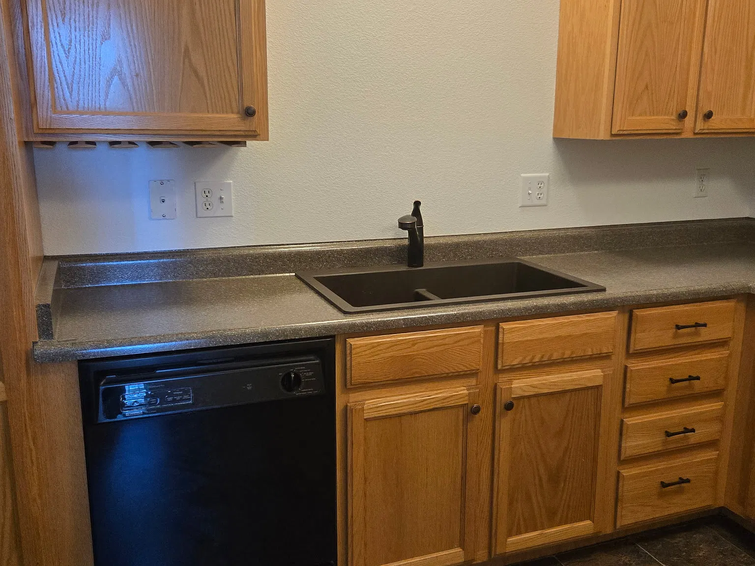 3 bed, 1012 sqft, $1,850 — Photo 2