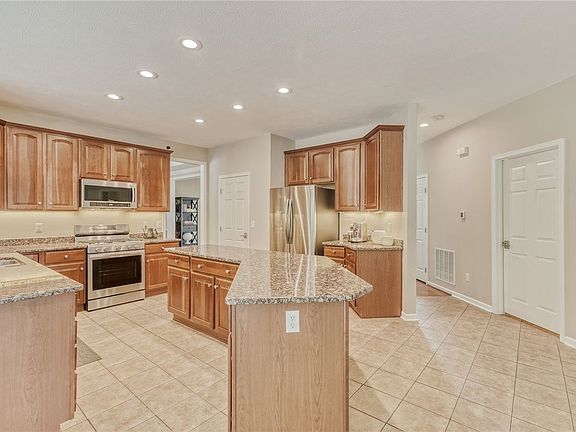 3rd image of 5967 Woodside Cir