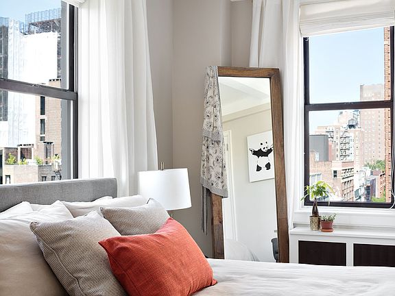 2nd image of 150 Ludlow St APT 1B