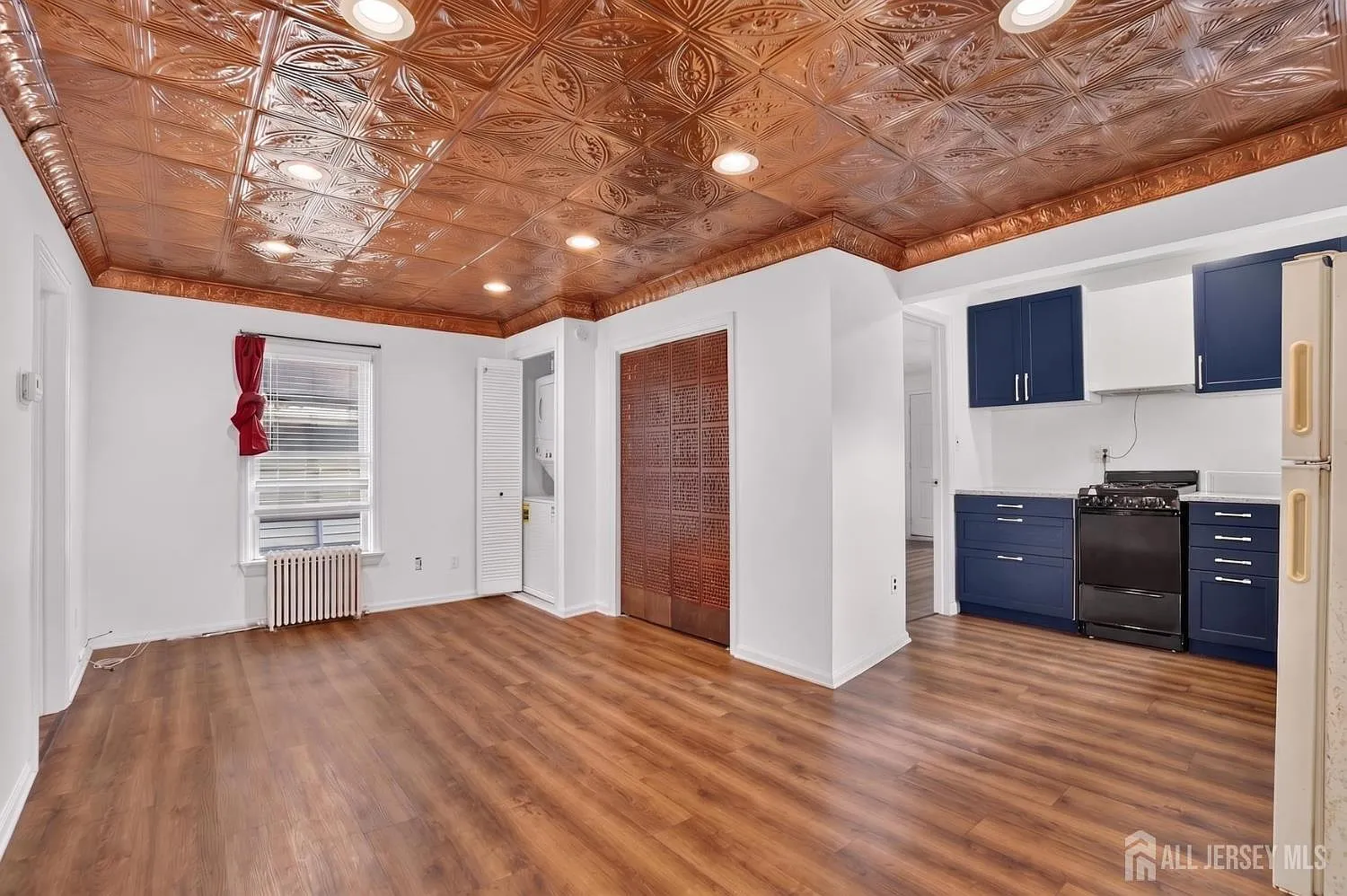 2 bed, 1.0 bath, 1816 sqft, $2,100 — Photo 3