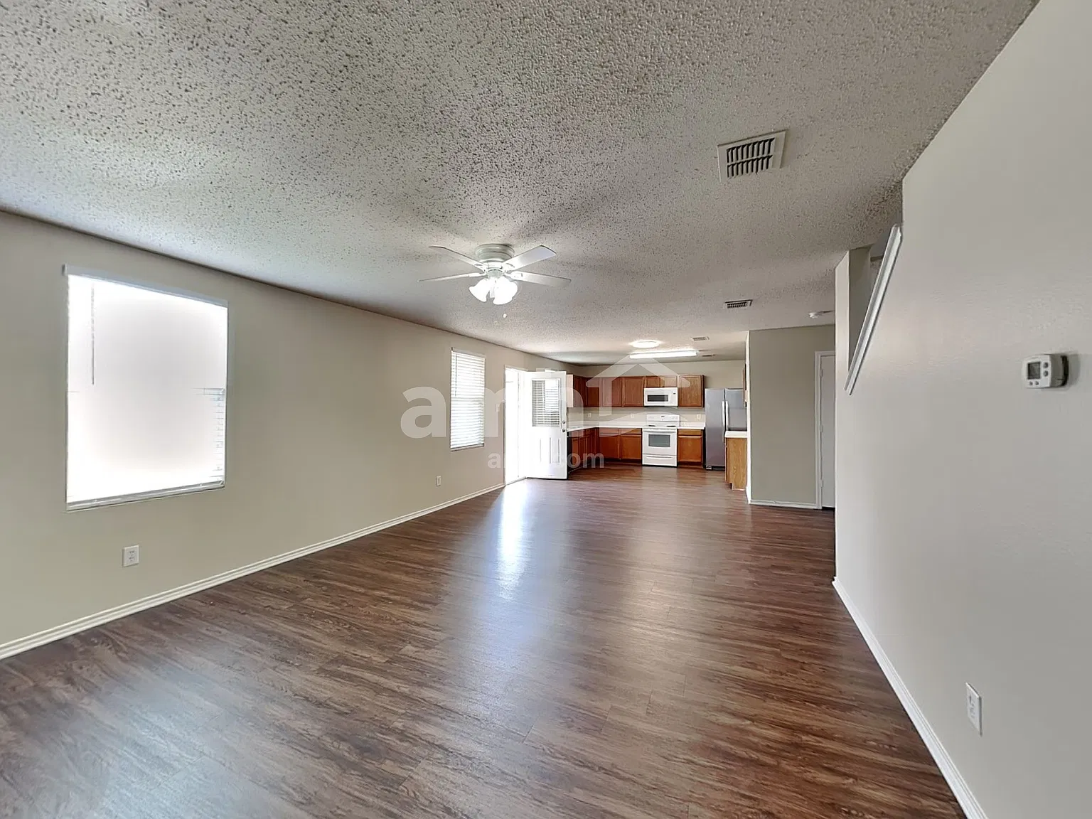 4 bed, 2.0 bath, 2702 sqft, $2,395 — Photo 4