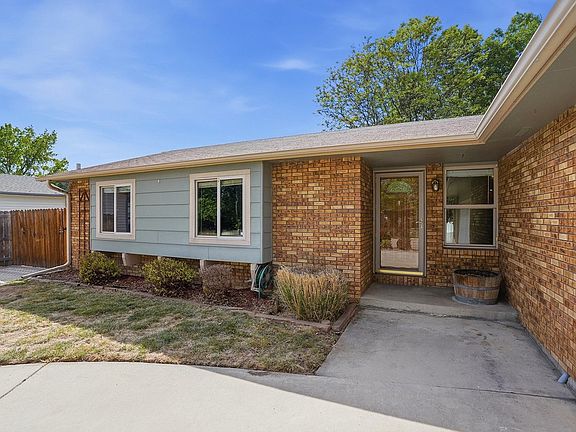 3rd image of 1689 Geneva Cir