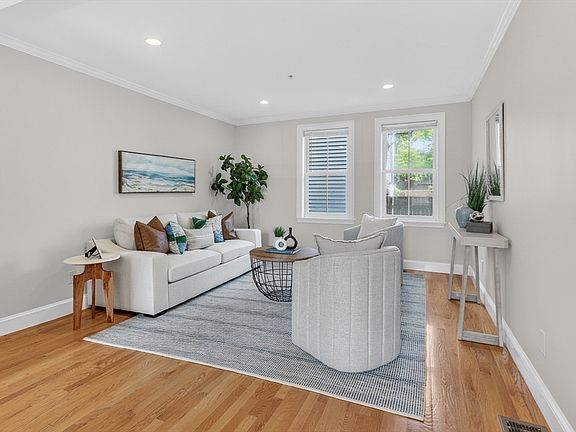 4th image of 122-124 Charles St #1