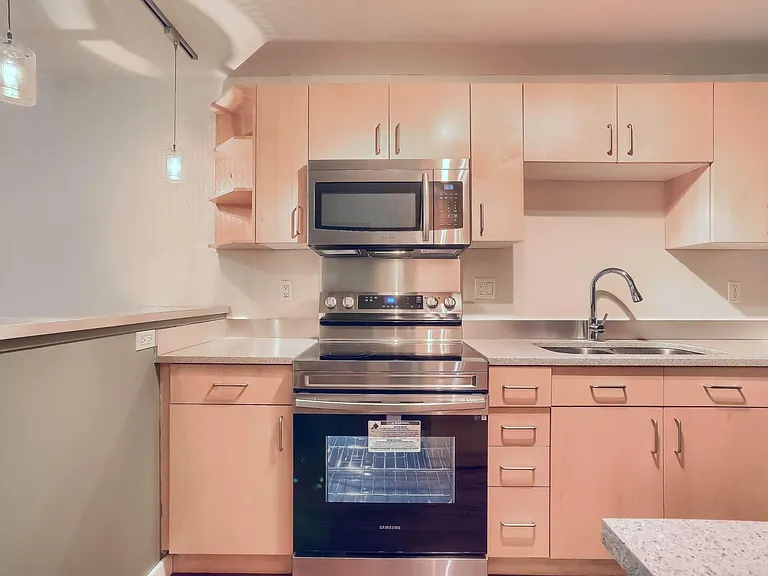 1245 Columbine St #204 — Photo 8