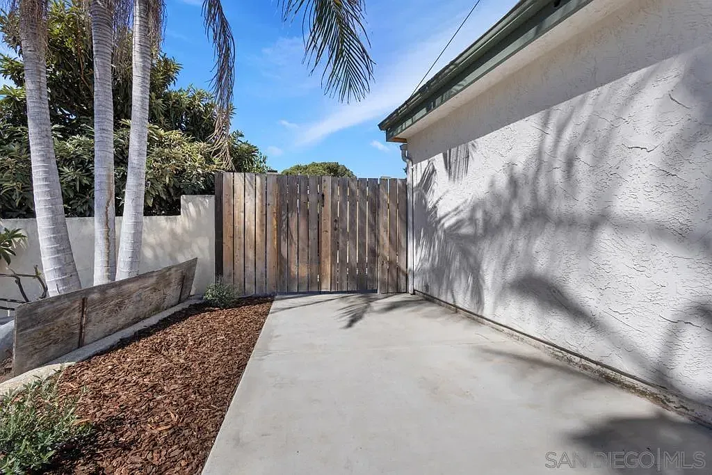 1 bed, 1.0 bath, 625 sqft, $2,000 — Photo 2