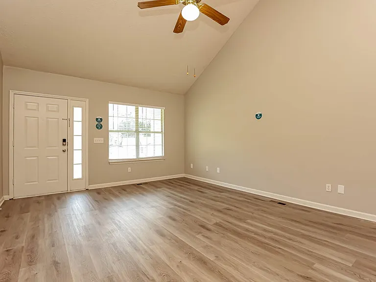 1610 Cedar Tree Ln — Photo 4