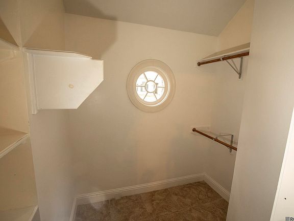 4th image of 732 Troutbeck Dr