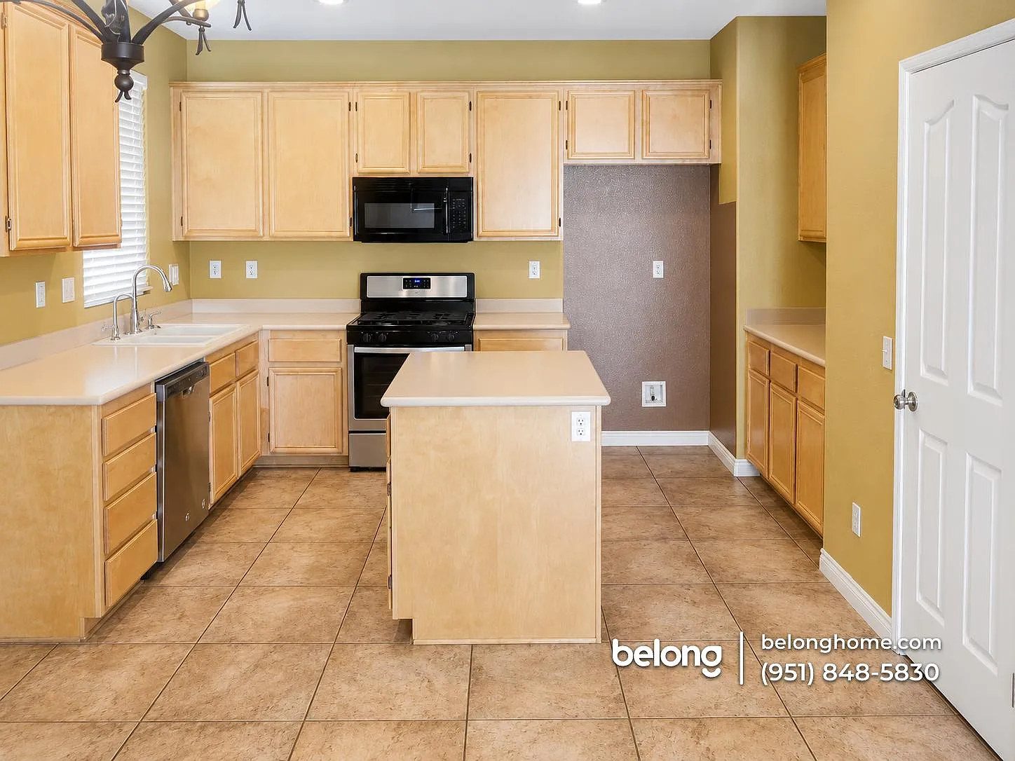 5 bed, 3.0 bath, 2487 sqft, $2,850 — Photo 3