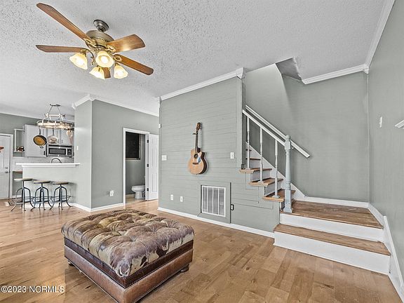 4th image of 102 Daniel Ct