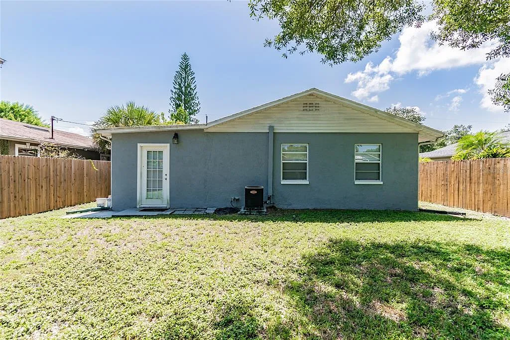 Building Photo - 3611 W Anderson Ave