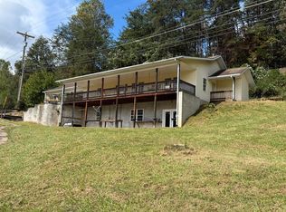 66 Cooper Farm Rd, Whittier, NC 28789