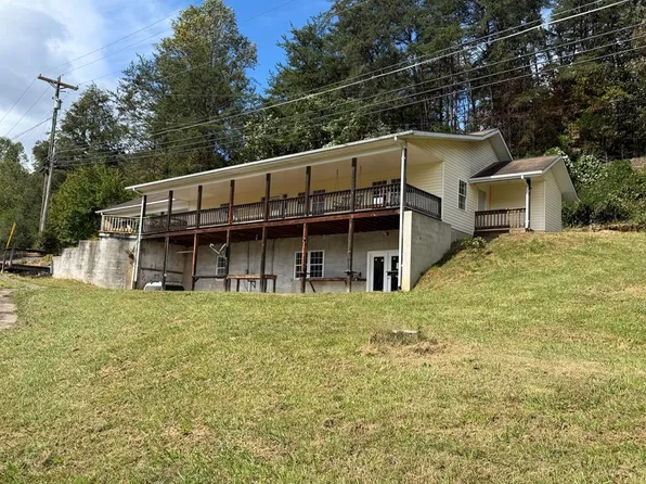 66 Cooper Farm Rd, Whittier, NC 28789