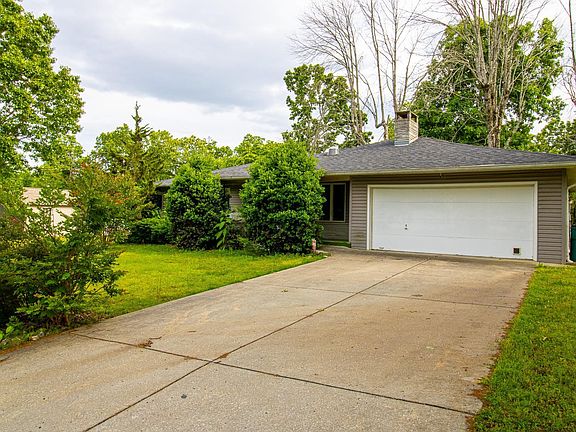 2nd image of 105 Walden Ln