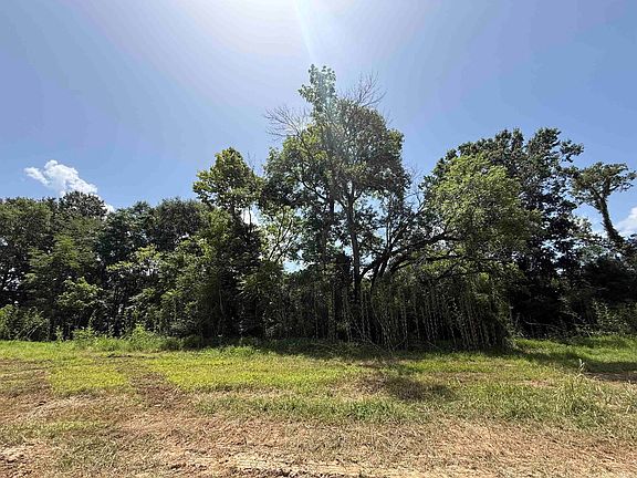 3rd image of 62 River Dr