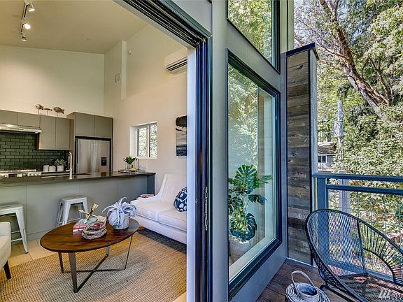 4th image of 522 Madrona Way NE #2A