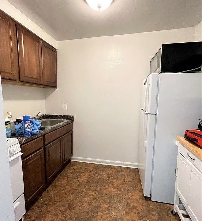 2nd image of 147 E 82nd St APT 7D