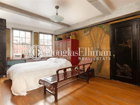 302 West 12th Street image 1 of 5