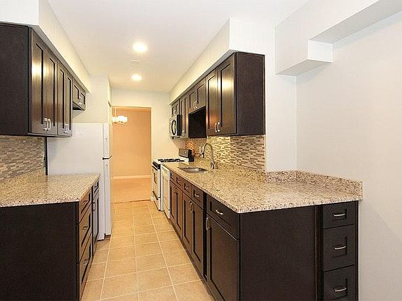 2nd image of 11200 Chestnut Grove Sq APT 1