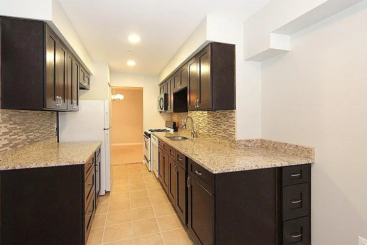 Building Photo - 11200 Chestnut Grove Sq #1