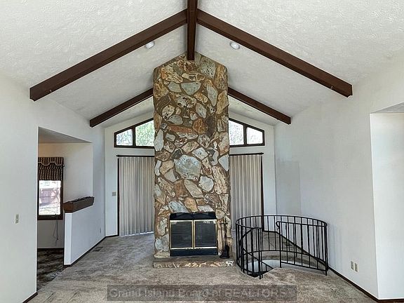 3rd image of 1824 Sherman Ct