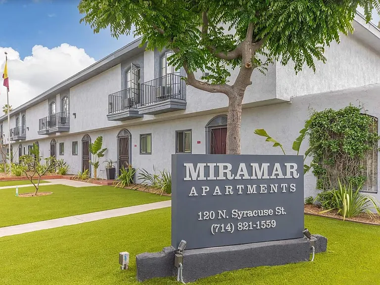 Miramar — Photo 15