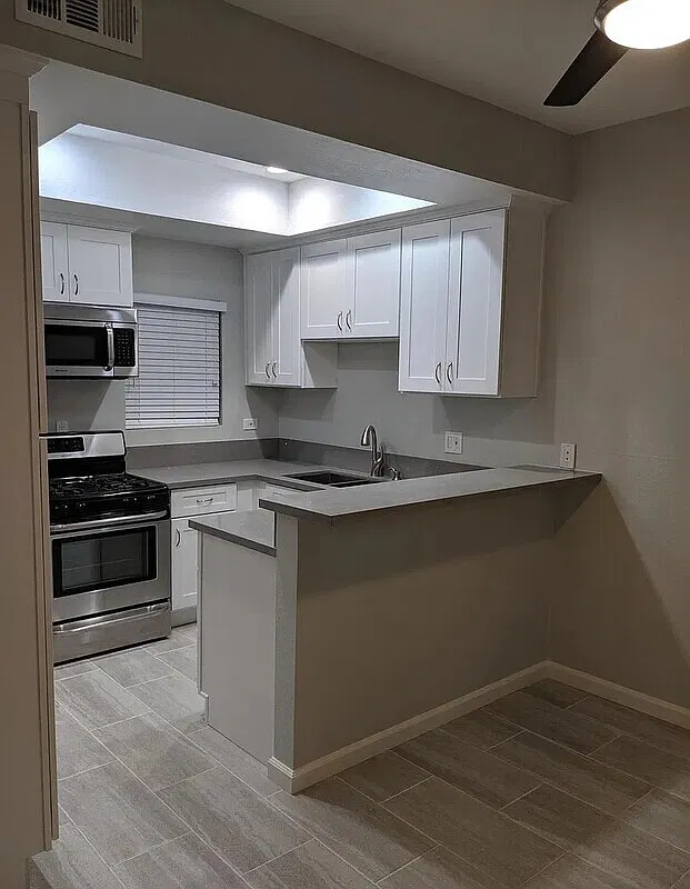 1 bed, 1.0 bath, 708 sqft, $1,990 — Photo 2
