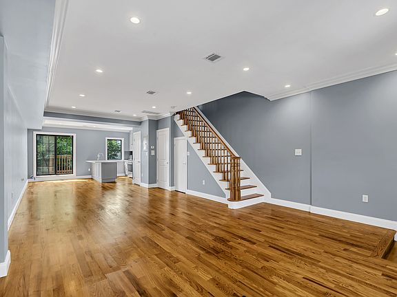 4th image of 28 Roosevelt Pl APT 2