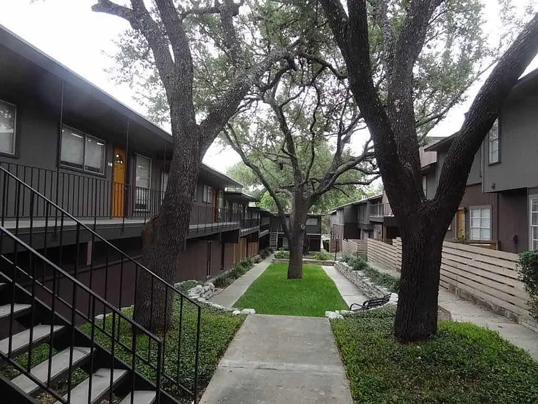 Verano at the Heights Apartments — Photo 25