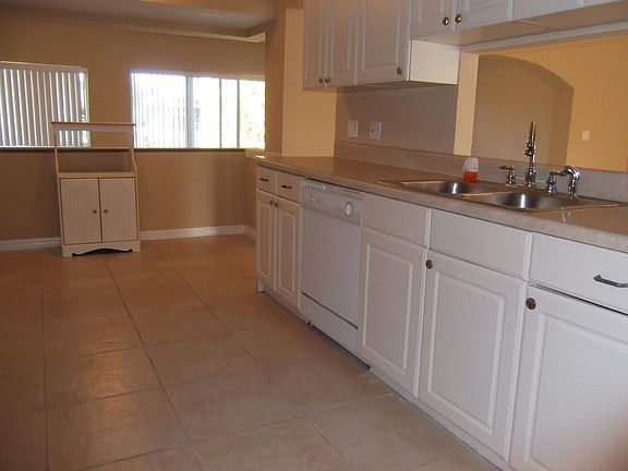 4th image of 2447 SE Pascal Avenue
