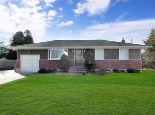 9 Diellen Ct, Commack, NY 11725