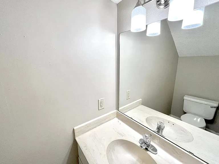 1247 Dallas Dr — Photo 7