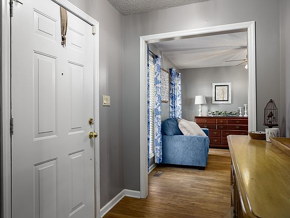 3rd image of 310 Cloverleaf Cir