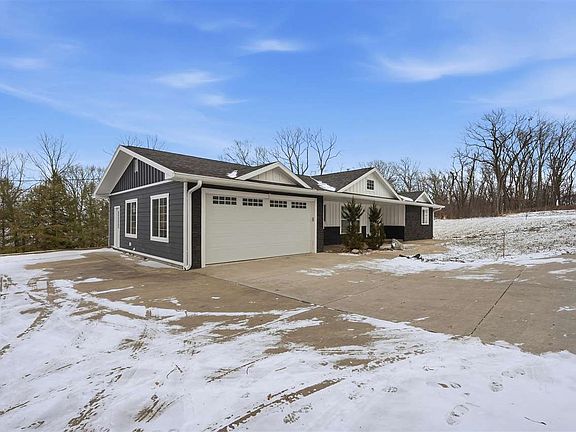 2nd image of 2040 N Dubuque Rd