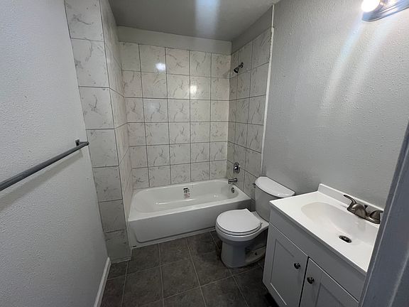 5th image of 882 W Southcross Blvd