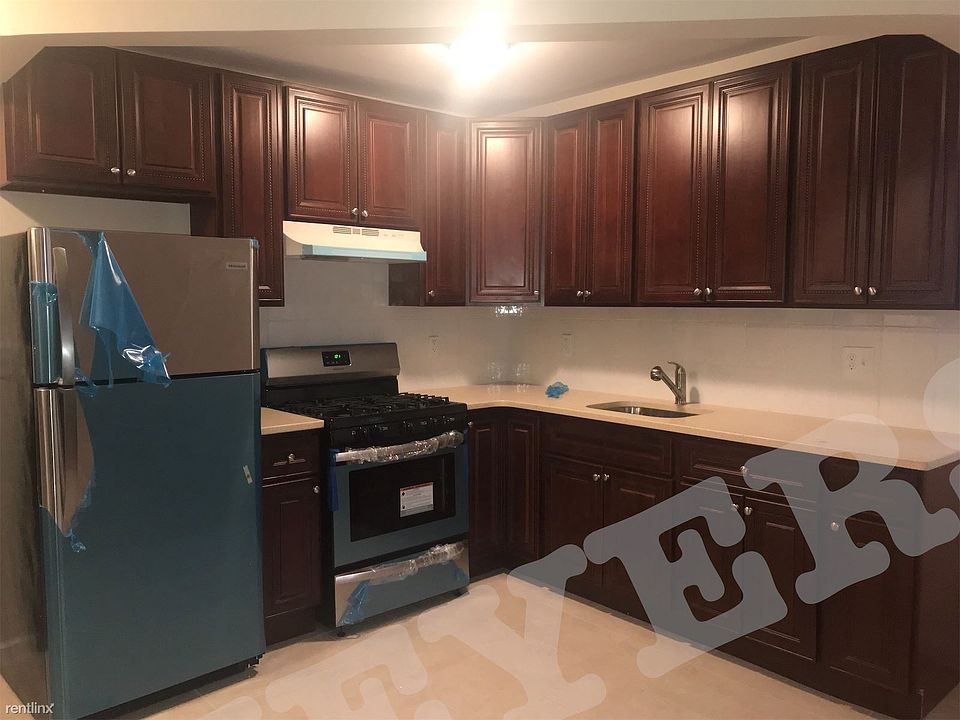 1st image of 907 E 221st St