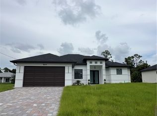 1011 Barcelona St E, Lehigh Acres, FL 33974