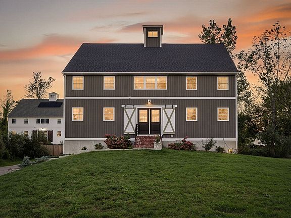 5th image of 124 Tiffany St