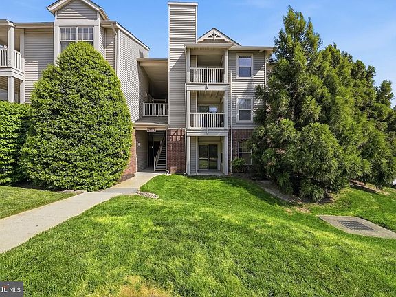 3rd image of 1703 Ascot Way Unit D