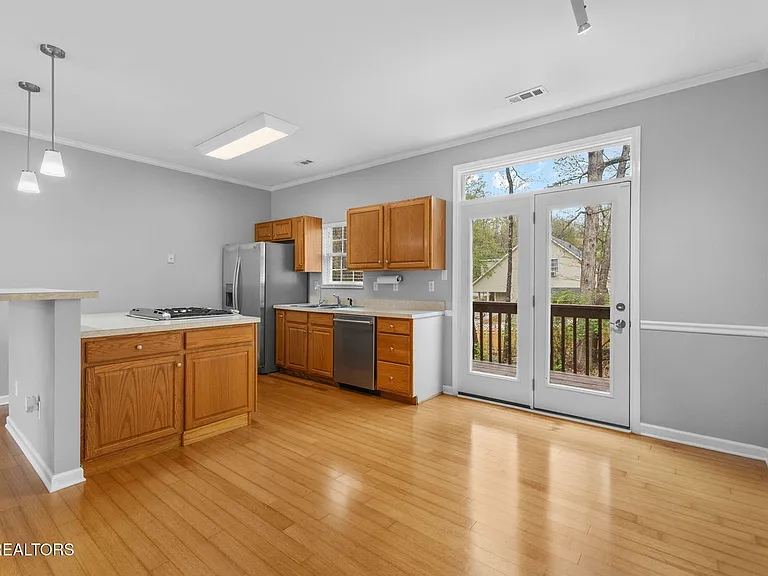 10708 Prince Albert Way — Photo 19