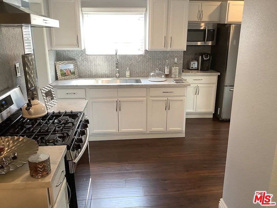 1st image of 547 W 102nd St