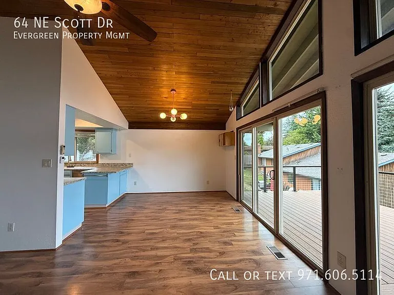64 NE Scott Dr — Photo 12