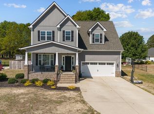 108 Stonehenge Dr, Dunn, NC 28334