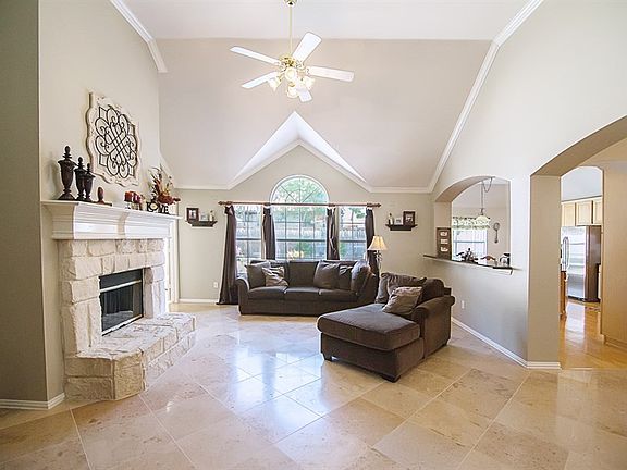 4th image of 212 Falcon Cir
