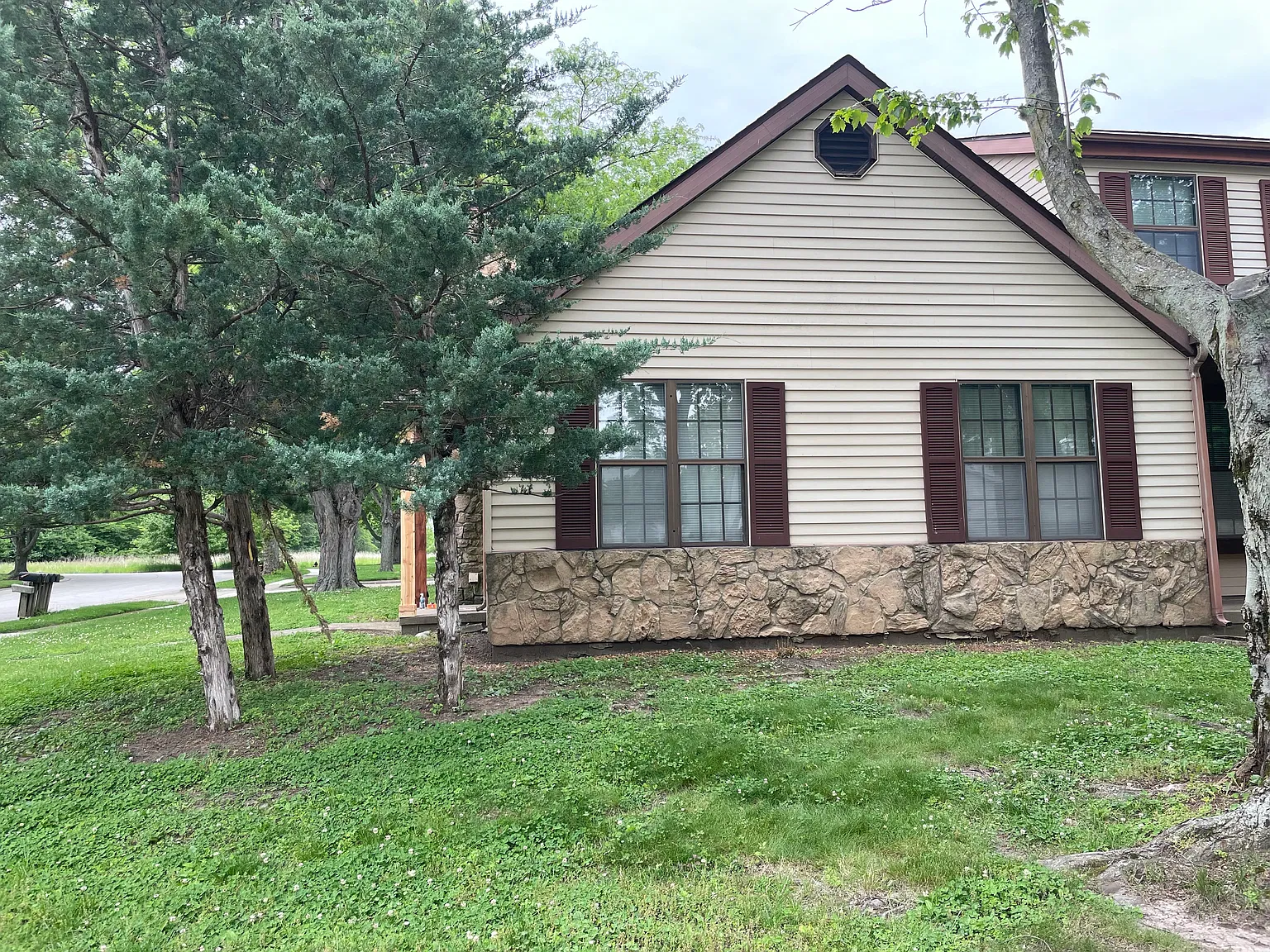 2 bed, 800 sqft, $950 — Photo 2