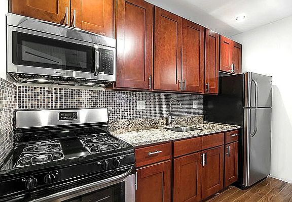 4th image of 156 Sherman Ave #4