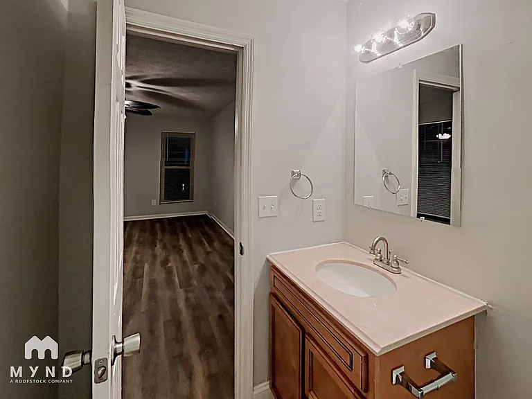 785 Edenton Ct — Photo 10
