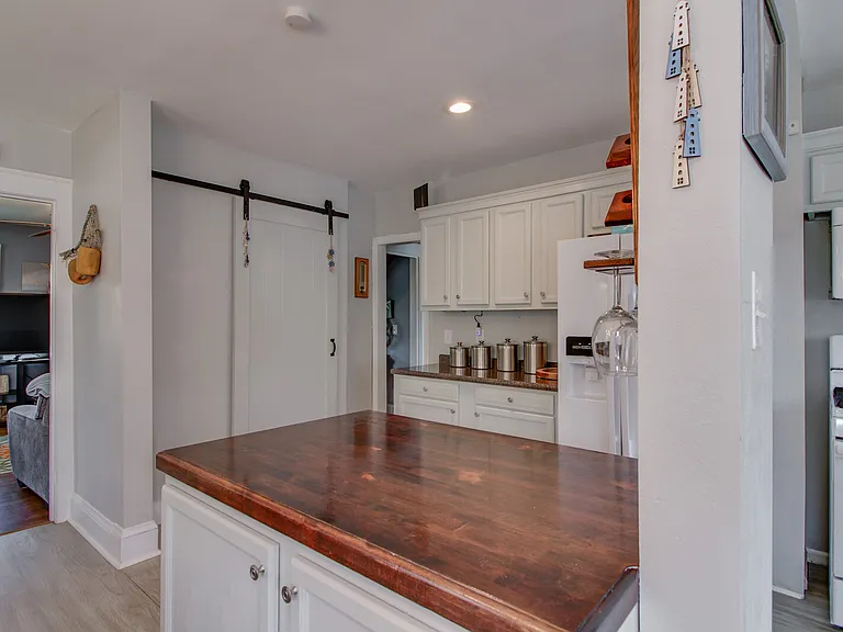 1273 Little Bay Ave — Photo 8