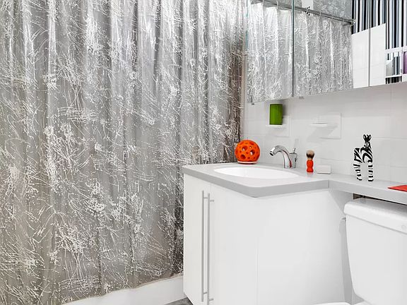 5th image of 1601 3rd Ave APT 11G