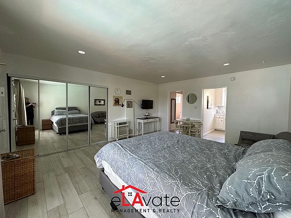 3rd image of 240 S Doheny Dr APT 107