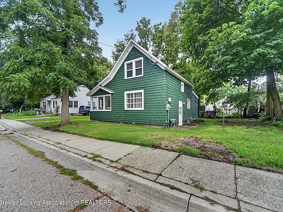 4th image of 406 Pleasant St